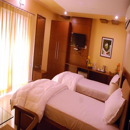Hotel Sri Madhura Inn Hyderabad Exterior photo